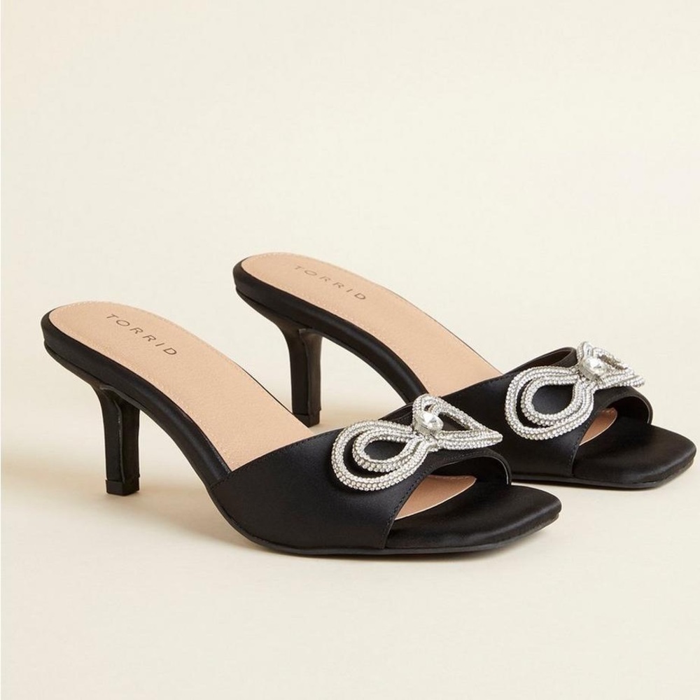 New with tags TORRID Rhinestone Bow Mule (WW) Size:7.5 👡